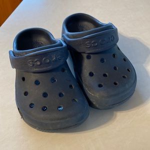Toddler crocs size 7 - dark blue